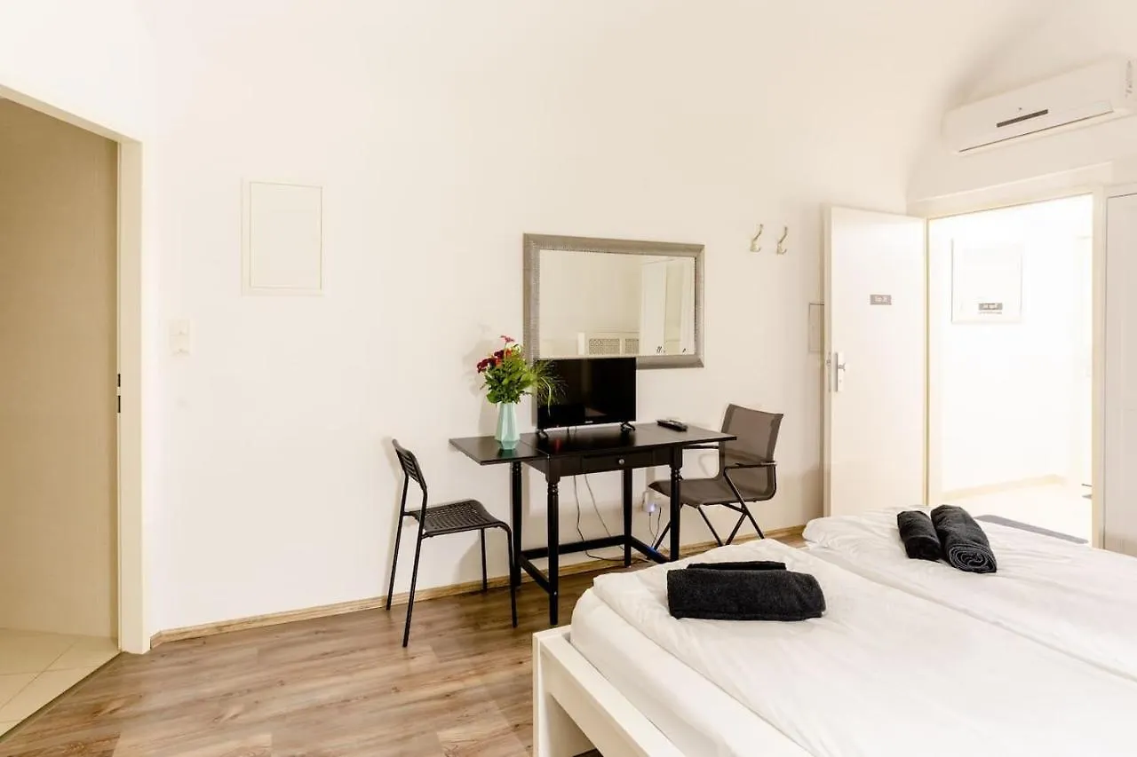 Apartment Air Condition I All Sights In Walking Distance I 201 Mbit Wifi Vienna Austria